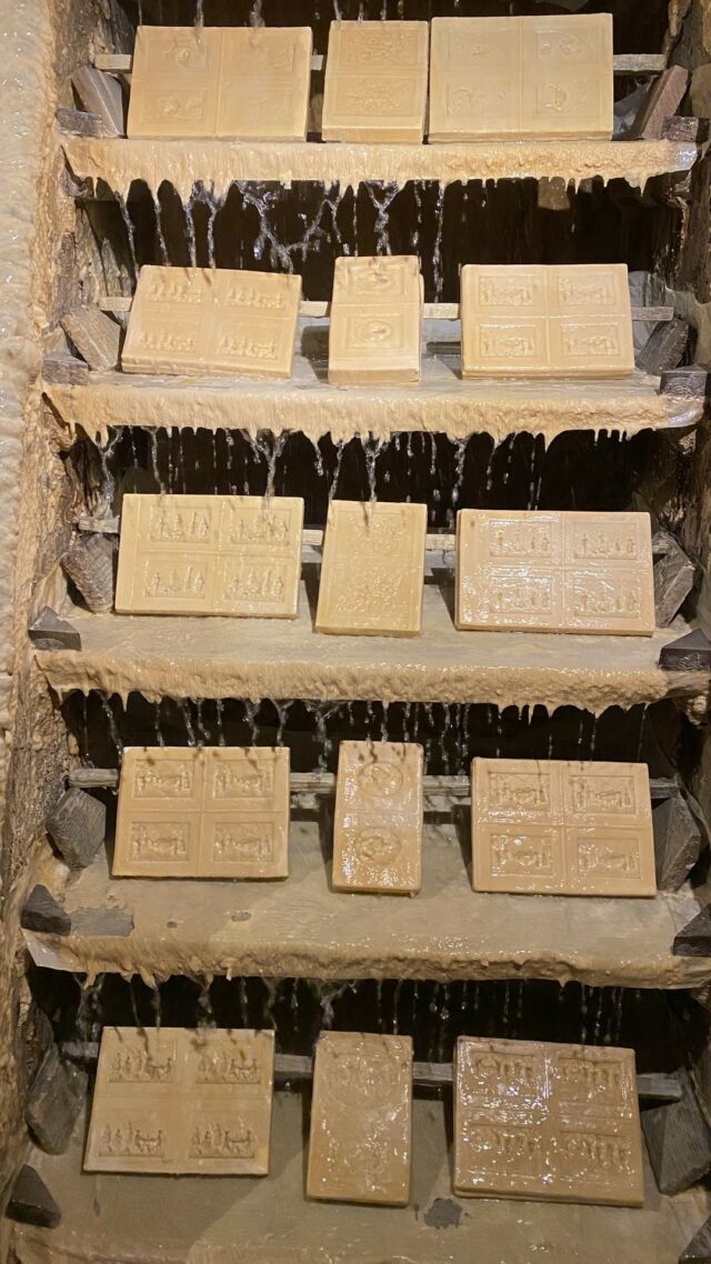 💦 Monde magique d'où jaillissent les profondeurs de la Terre 💦

#visite #visiteentreprise #visiteauvergne #visitesancy #metierdart #metiersdart #grotte #cave #calcaire #calcite #oxydefer #stalagmites #stalactites #grottecalcaire #grottefrance #visiteinsolite #grottepetrifiante #grottecalcaire #grottefrance #visitefrance #grottesouterraine #tourismesavoirfaire #puydedometourisme #auvergnetourisme #travelinauvergne #visitelafrance