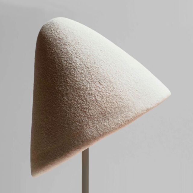 Heidrun Sandbichler
Pileus, 2021 – 2023
📸 Museum Villa Stuck, Miro Kuzmanovic

Chant nocturne : exposition du 28 juin au 1er octobre 2023 au @villastuck à Munich

🔎 Incrustation sur moulage à partir d'un bonnet en feutre

#art #artisanat #artisanatfrancais #metierrare #metierdart #savoirfairefrancais #madeinfrance #calcite #calcaire #limestone #fontainespetrifiantes #auvergne #myauvergne #auvergnerhonealpes #puydedome #puydedometourisme #saintnectaire #sancy #otsancy #maitreartisan #handmade #faitmain #entreprisefrancaise #visiteentreprise #visiteauvergne #tourismesavoirfaire #puydedometourisme #visiteinsolite #auvergnetourisme #travelinauvergne